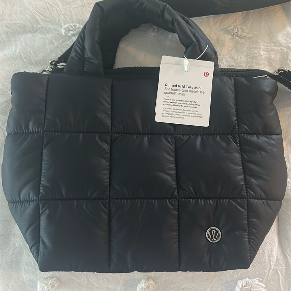 Lulu Lemon quilted mini tote, cross body/ top handle too. Like new. Black